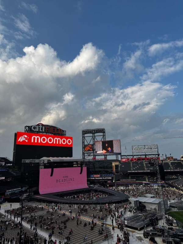 Citi Field, section: 328, row: 4, seat: 16