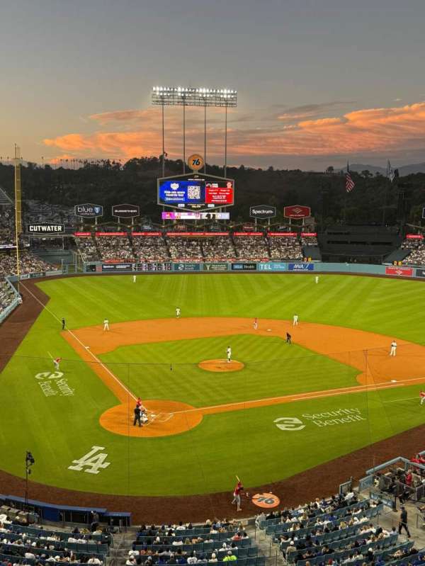 Dodger Stadium, section: 4RS, row: B, seat: 17