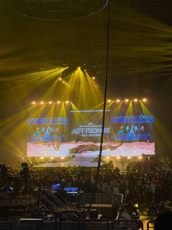 Uber Arena, section: 202, row: 9, seat: 3