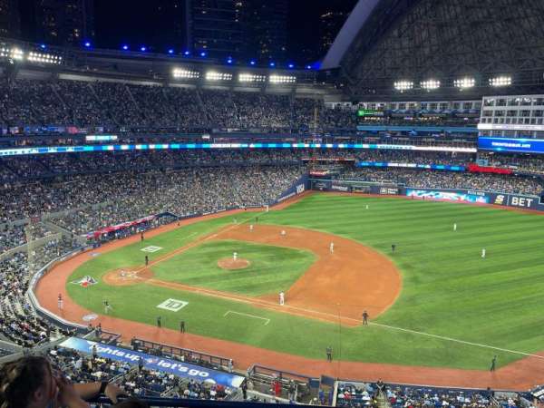 Rogers Centre, section: 516, row: 3, seat: 7