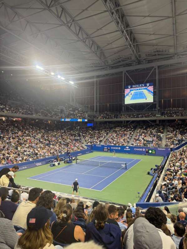 Louis Armstrong Stadium, section: 17, row: Q, seat: 15