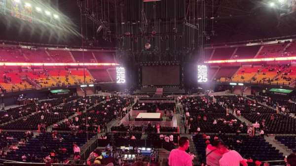 Palacio de los Deportes, section: D18, row: P, seat: 9