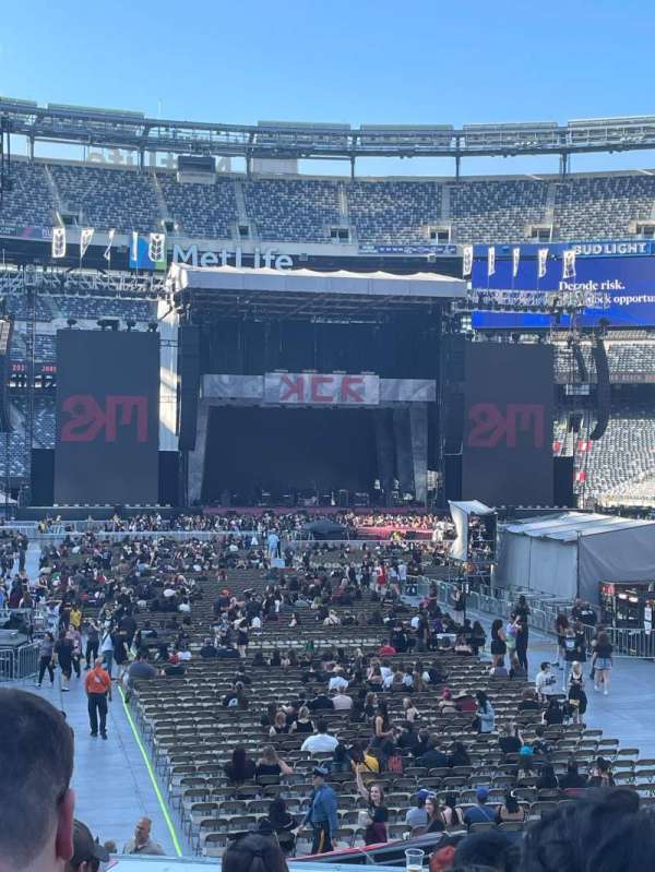 MetLife Stadium, section: 129, row: 18, seat: 4