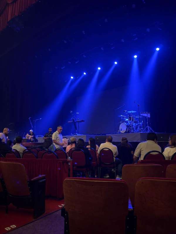 Chicago Theatre, section: MNFL3R, row: DD, seat: 306