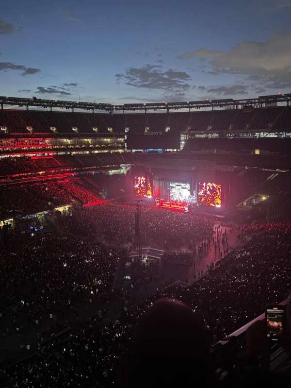MetLife Stadium, section: 319, row: 2, seat: 14