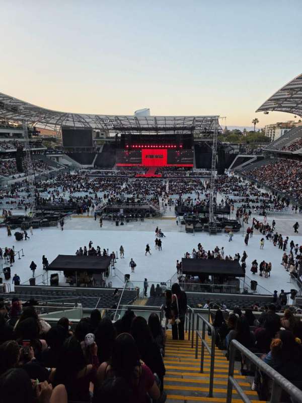 BMO Stadium, section: 221, row: H, seat: 1