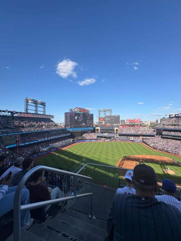 Citi Field, section: 522, row: 3, seat: 24