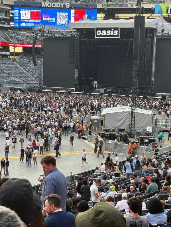MetLife Stadium, section: 121, row: 35, seat: 16