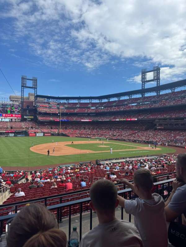 Busch Stadium, section: 160, row: 21, seat: 17