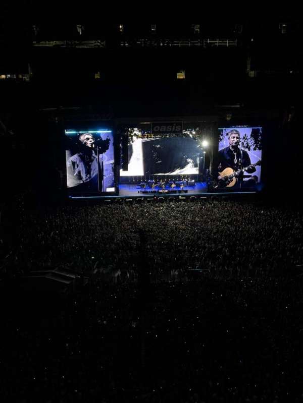 MetLife Stadium, section: 327, row: 21, seat: 26