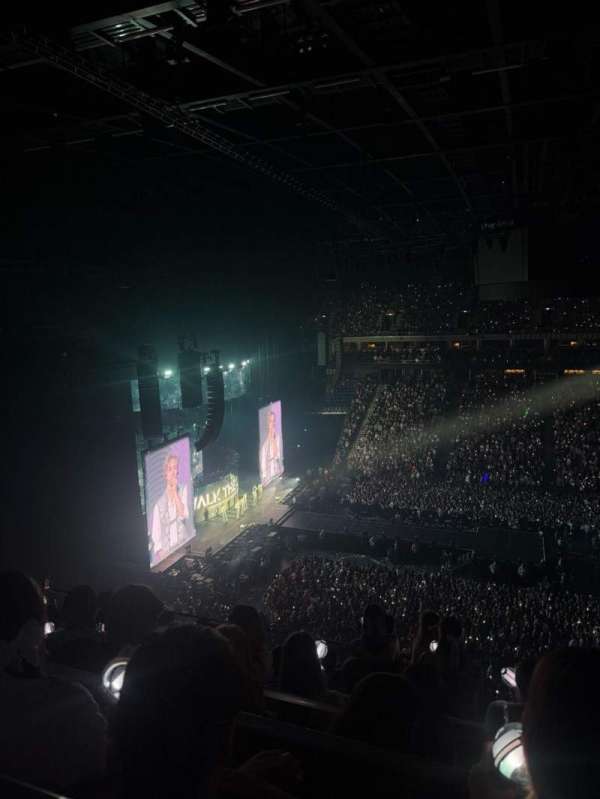 Uber Arena, section: 403, row: 7, seat: 12