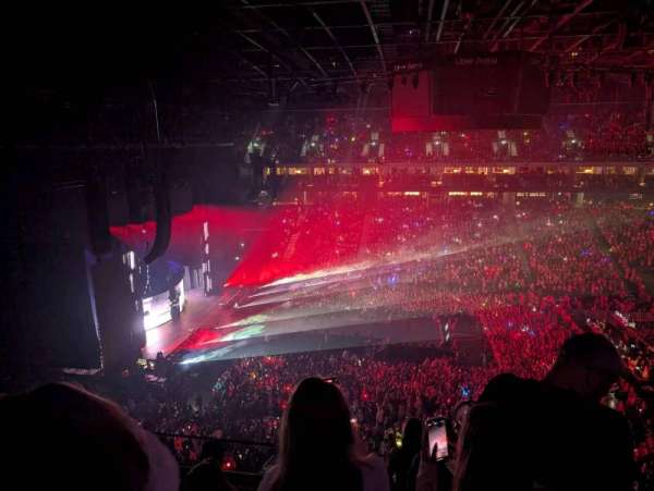 Uber Arena, section: 403, row: 6, seat: 10