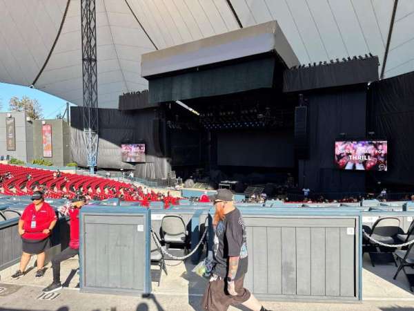 Shoreline Amphitheatre, section: 201, row: FWC, seat: 24