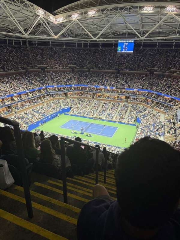 Arthur Ashe Stadium, section: 334, row: R, seat: 22