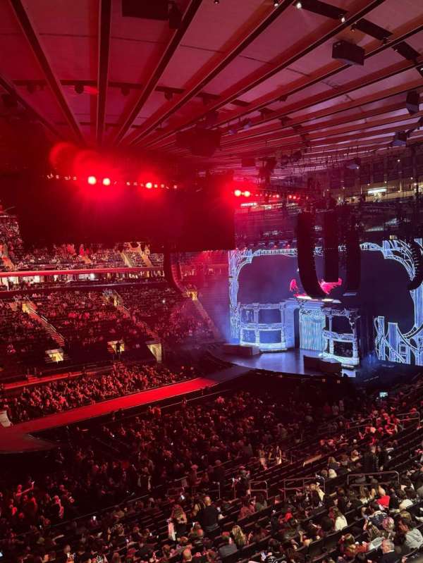 Madison Square Garden, section: 209, row: 1, seat: 15