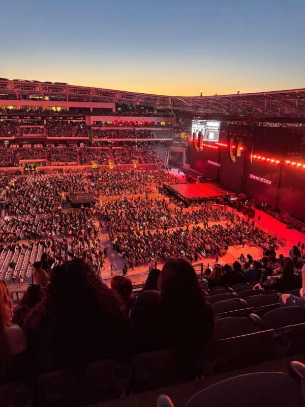 BMO Stadium, section: 211, row: V, seat: 23