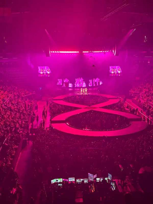 Climate Pledge Arena, section: 121, row: G, seat: 9