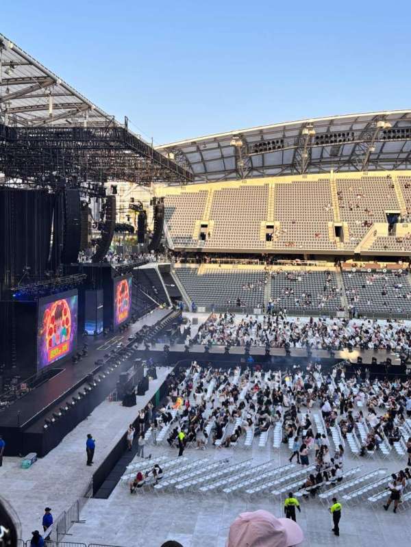 BMO Stadium, section: 234, row: F, seat: 7