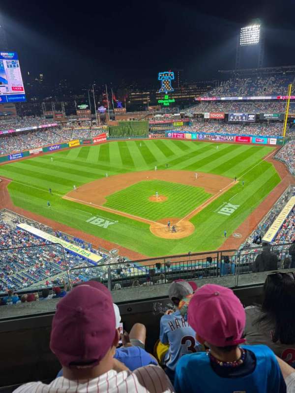 Citizens Bank Park, section: 421, row: 3, seat: 24