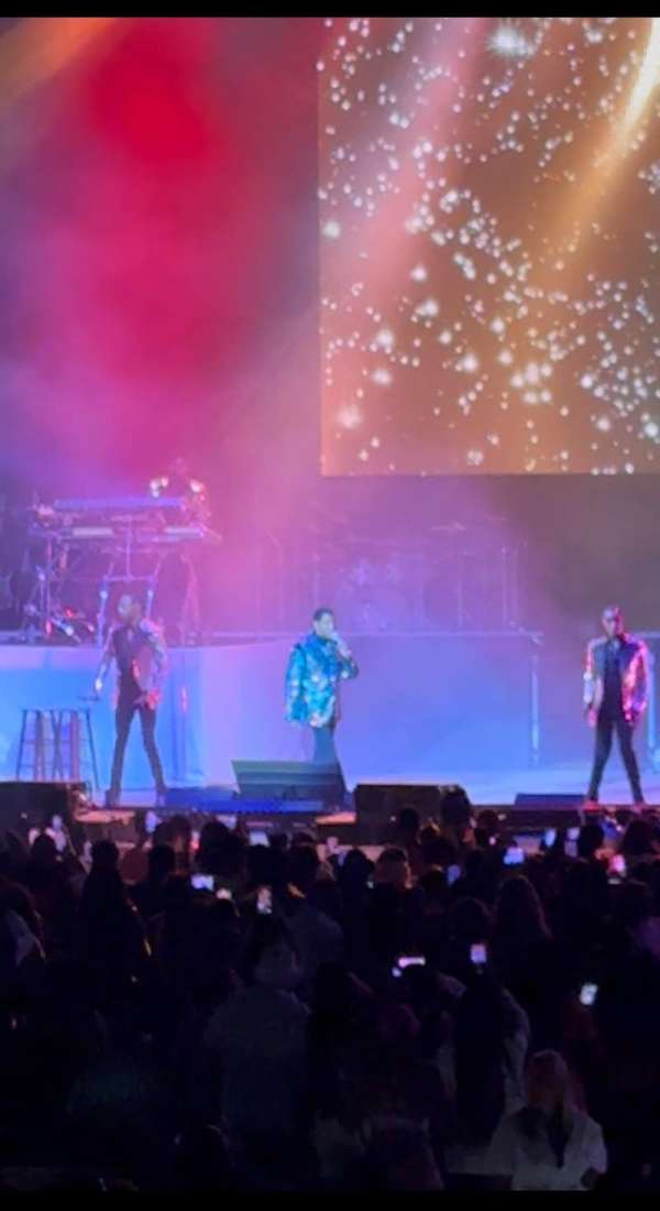 Jones Beach Theater, section: 103, row: H, seat: 1