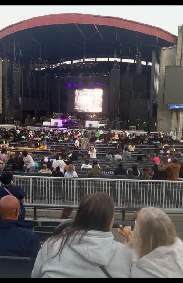 Jones Beach Theater, section: 103, row: H, seat: 2