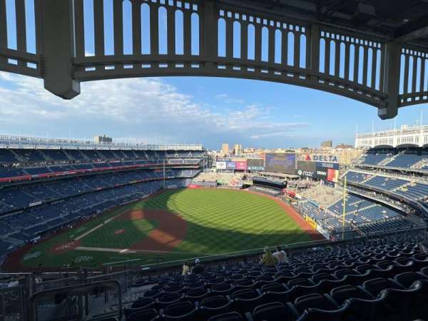 Yankee Stadium, section: 413, row: 10, seat: 22