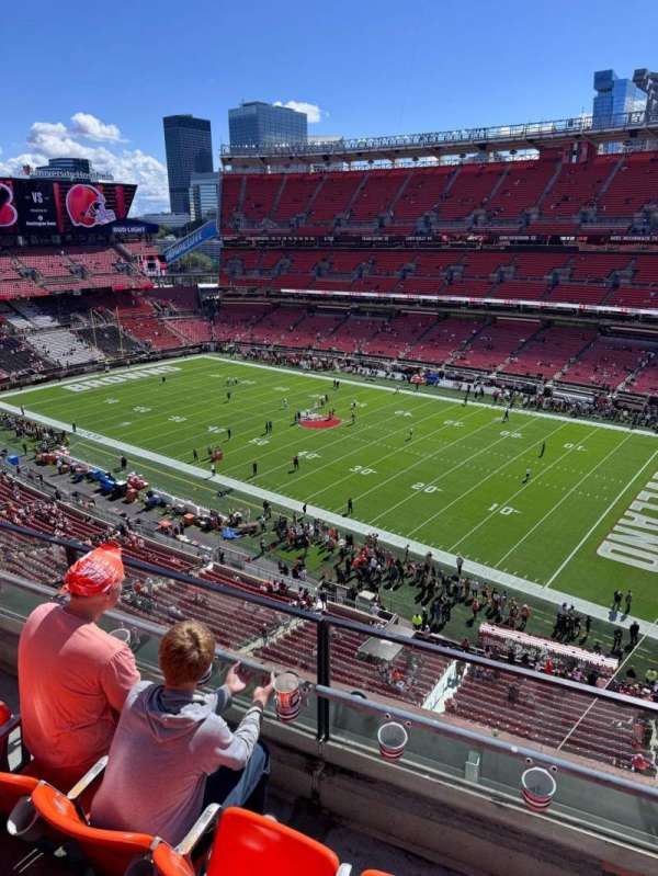 Huntington Bank Field, section: 538, row: 3, seat: 15