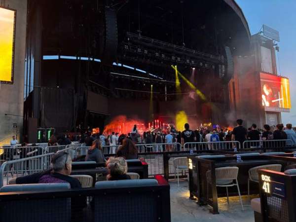 Jones Beach Theater, section: H, row: AA, seat: 5
