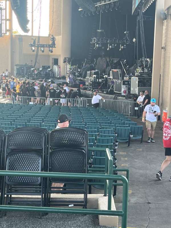 Ruoff Music Center, section: H, row: F, seat: 39