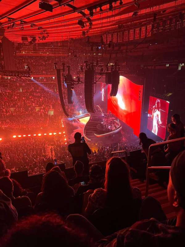 Madison Square Garden, section: 212, row: 6, seat: 21