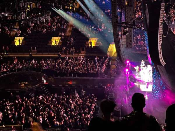 Madison Square Garden, section: 213, row: 16, seat: 4