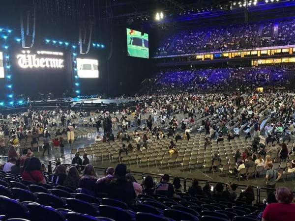 Paris La Défense Arena, section: 105, row: 17, seat: 2