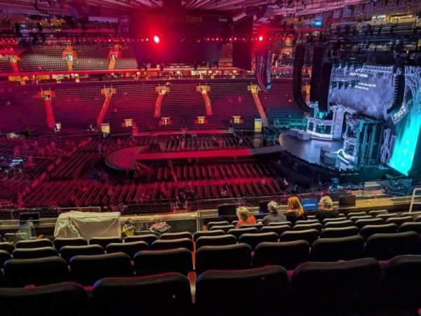 Madison Square Garden, section: 211, row: 8, seat: 11