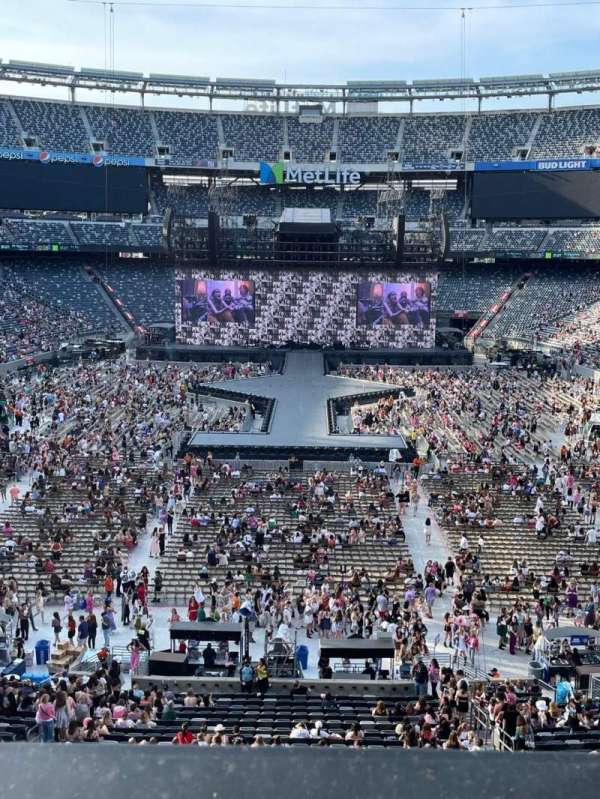 MetLife Stadium, section: 225A, row: 1, seat: 21