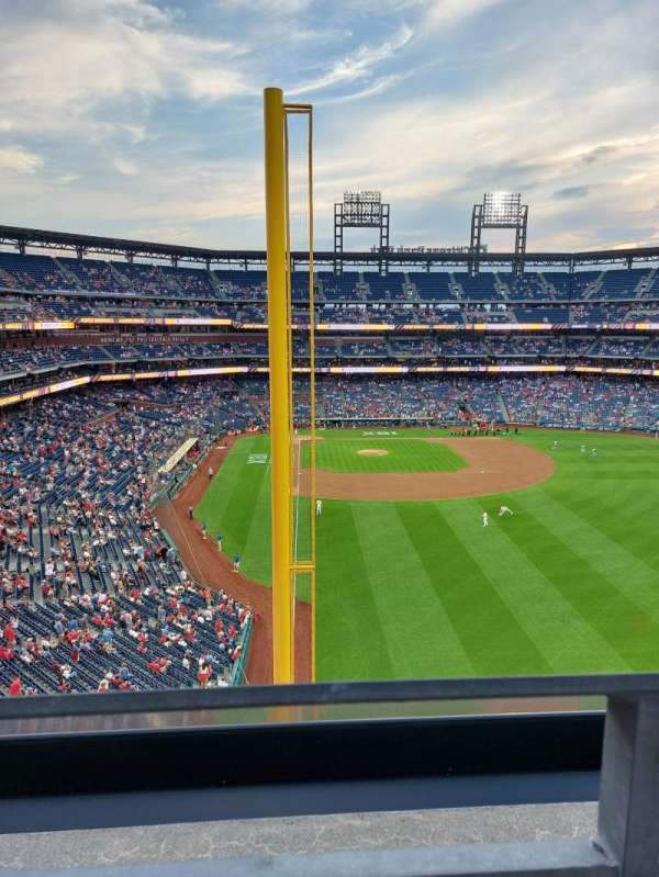 Citizens Bank Park, section: 305, row: 1, seat: 7