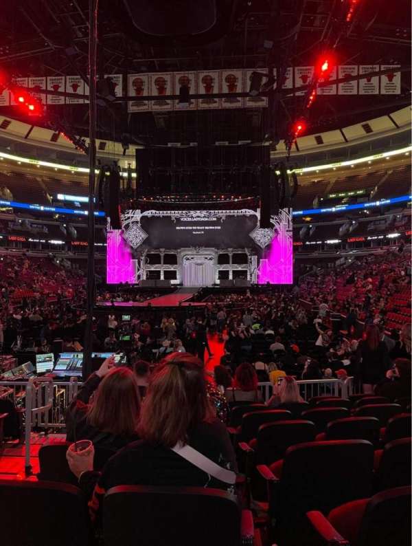United Center, section: 105, row: 8, seat: 10