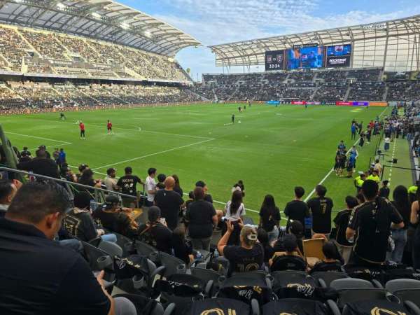 BMO Stadium, section: 101, row: K, seat: 12