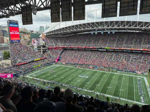 Lumen Field, section: 332, row: CC, seat: 9