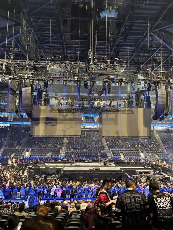Climate Pledge Arena, section: 01, row: V, seat: 16