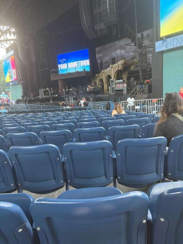 Veterans United Home Loans Amphitheater, section: 101, row: P, seat: 4