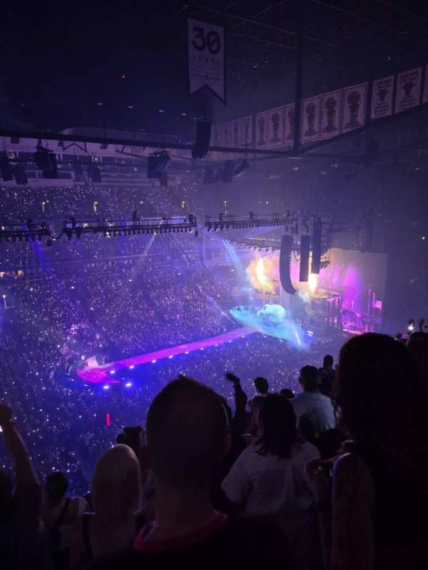 United Center, section: 302, row: 7, seat: 9