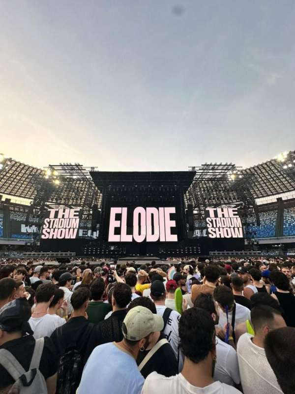 Stadio Diego Armando Maradona, row: Gold Pit