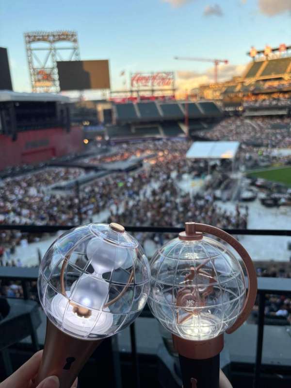 Citi Field, section: 330, row: 1, seat: 22