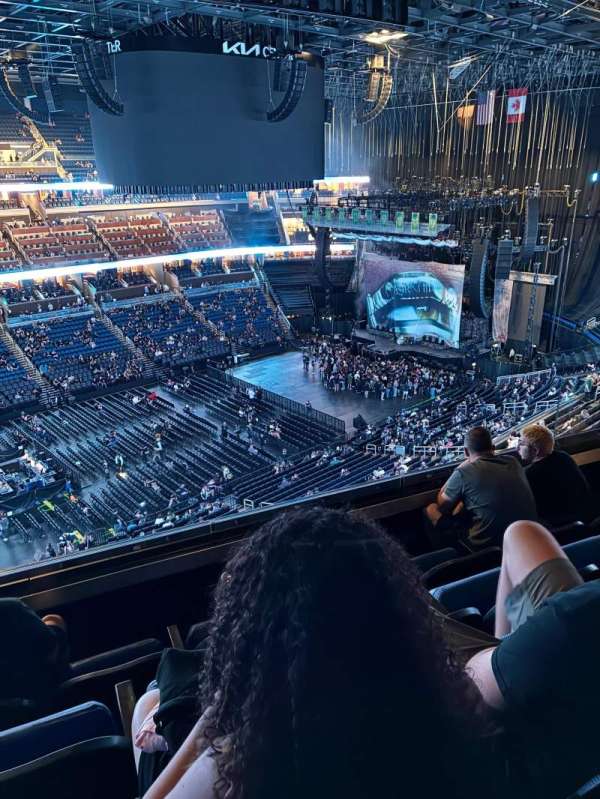 Kia Center, section: 212, row: 4, seat: 7