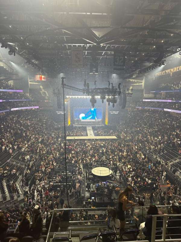 Climate Pledge Arena, section: 121, row: H, seat: 3