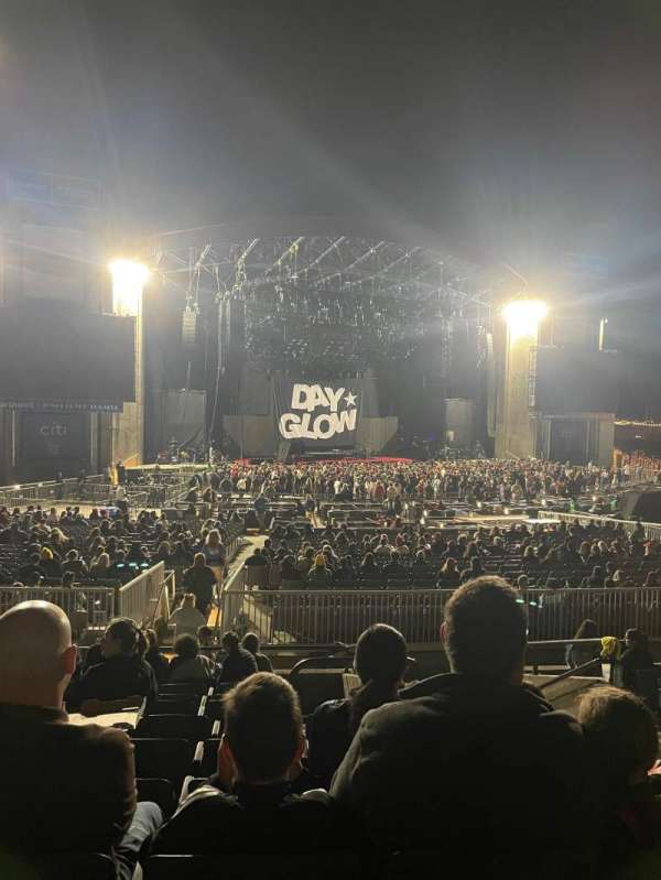 Jones Beach Theater, section: 106, row: L, seat: 3