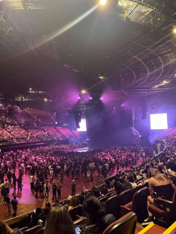 Kia Forum, section: 105, row: 10, seat: 9