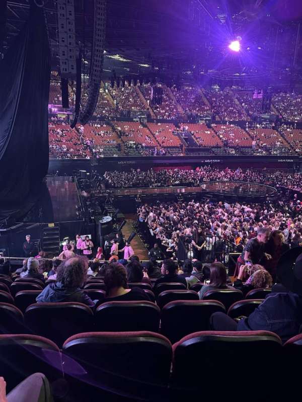 Kia Forum, section: 124, row: 10, seat: 7