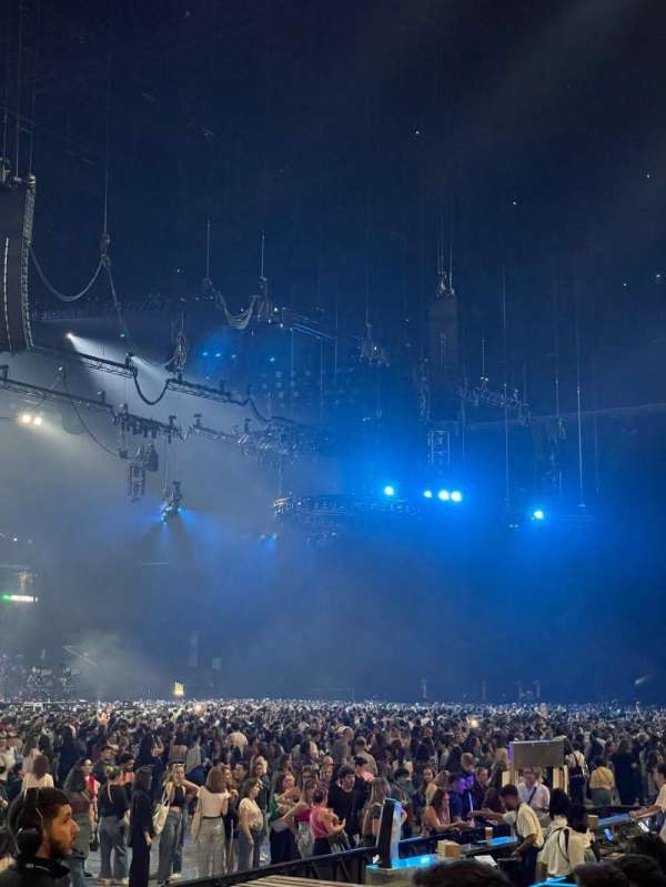 Paris La Défense Arena, section: 113, row: 8, seat: 17