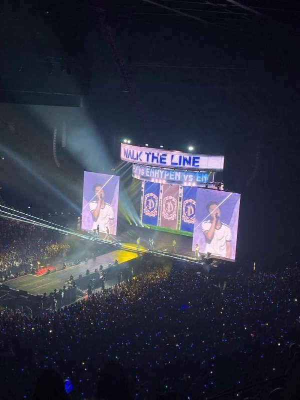 Uber Arena, section: 415, row: 9, seat: 17